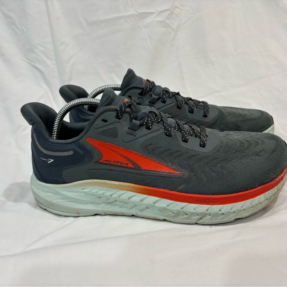 Altra Torin 7 running shoes men’s size 10 Gray/ Red